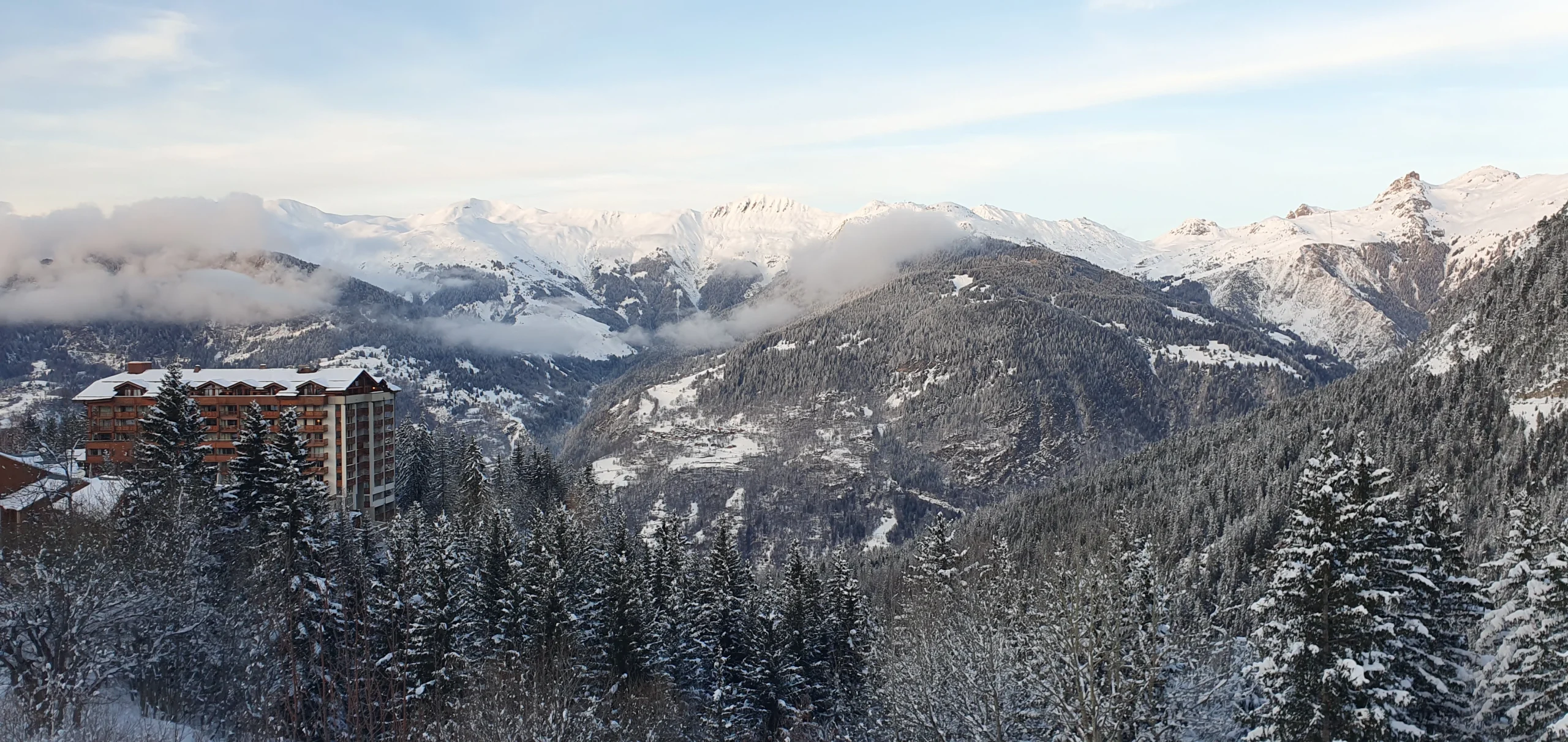 Transfert Taxi VTC Moûtiers vers Courchevel 1550, 1650 et 1850 – service privé premium en Savoie