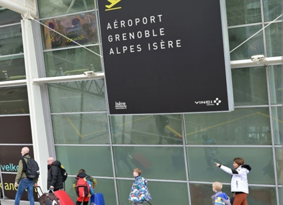 Grenoble Airport to Alps Ski Resorts – Private Taxi & Chauffeur Transfers 24/7 Grenoble Airport private transfers to French Alps ski resorts – taxi & chauffeur service
