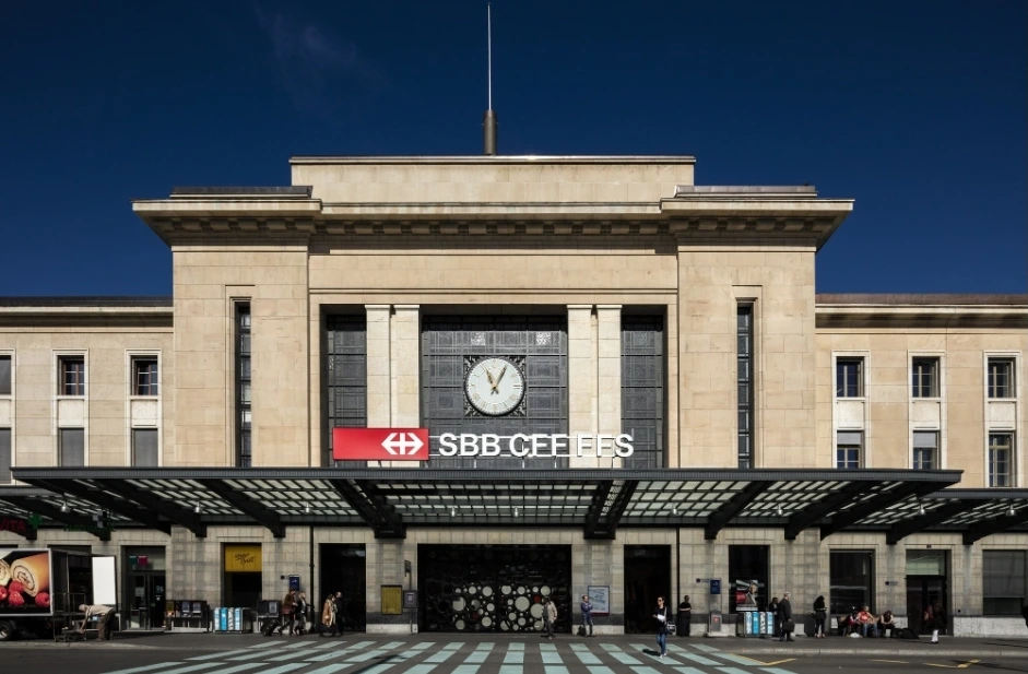 Geneva Cornavin Train Station transfer to Alps ski resorts — private taxi and shuttle